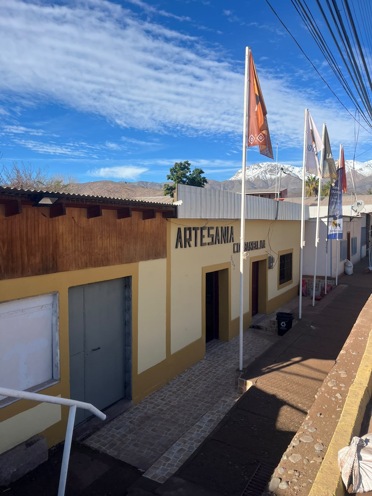 Fachada de tienda Entrepiedras en Combarbalá